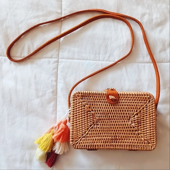 Handbags - Woven Straw Basket Crossbody Bag Fringe